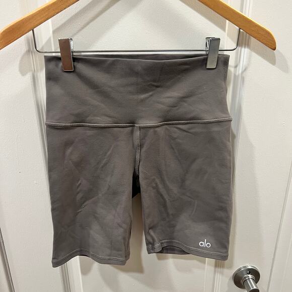 ALO Yoga Pants - Alo airbrush biker shorts 7" size S gray